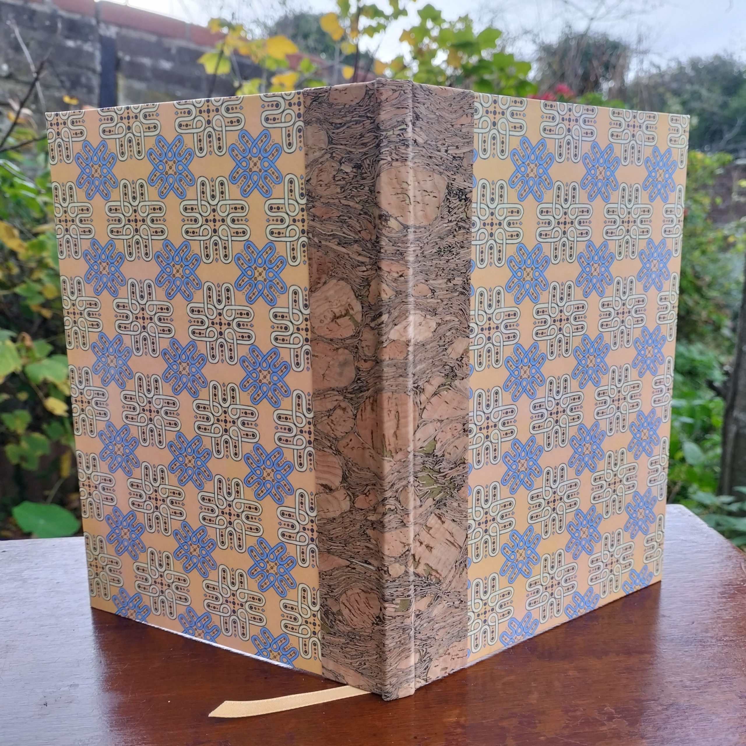 [Précommande] Carnet A5 – Motifs géométriques ocre et bleu